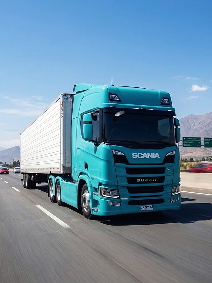 Scania de Transporte JJC con semirremolque en ruta
