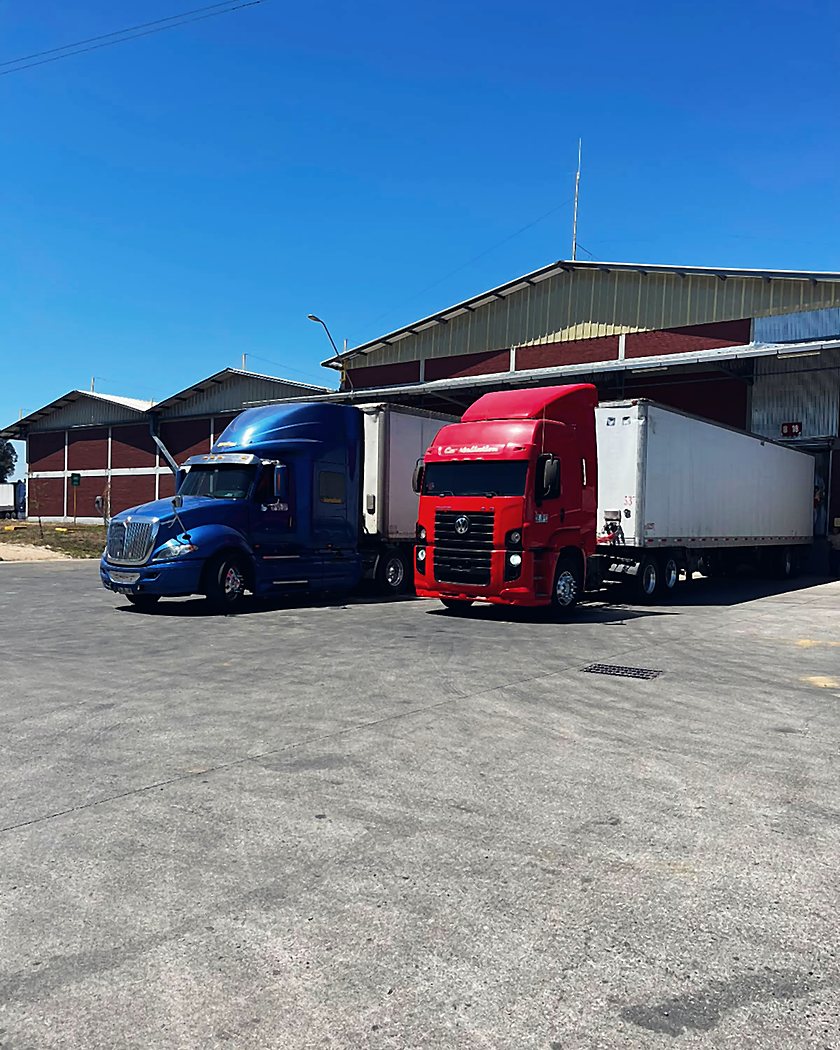 Equipos de Transporte JJC en base al atardecer