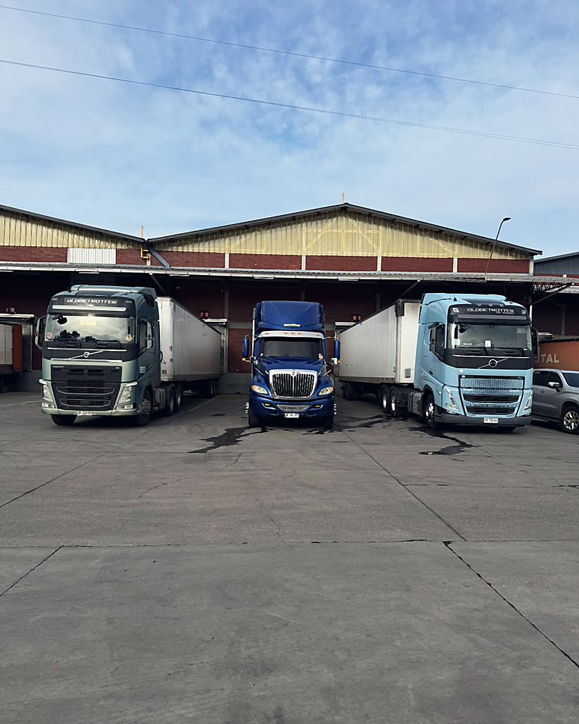 Equipos de Transporte JJC en el patio de operaciones
