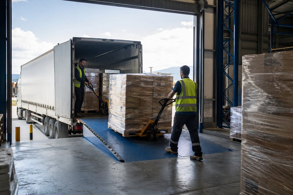 Descarga de pallets en centro de distribución